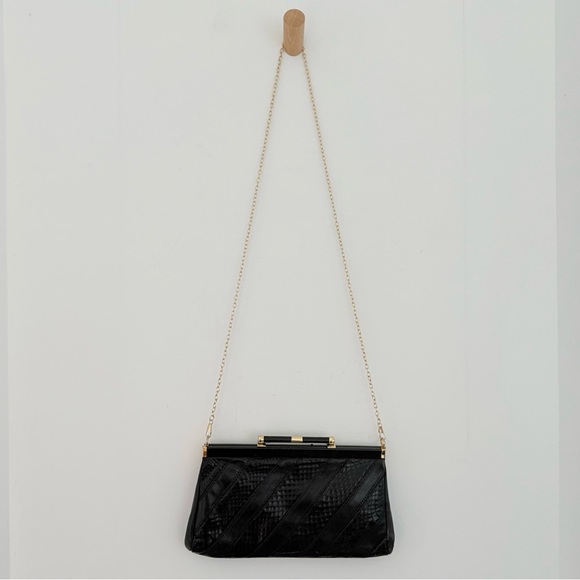 Vintage 1970s Jane Shilton black leather clutch bag with gold chain strap - Picture 3 of 5